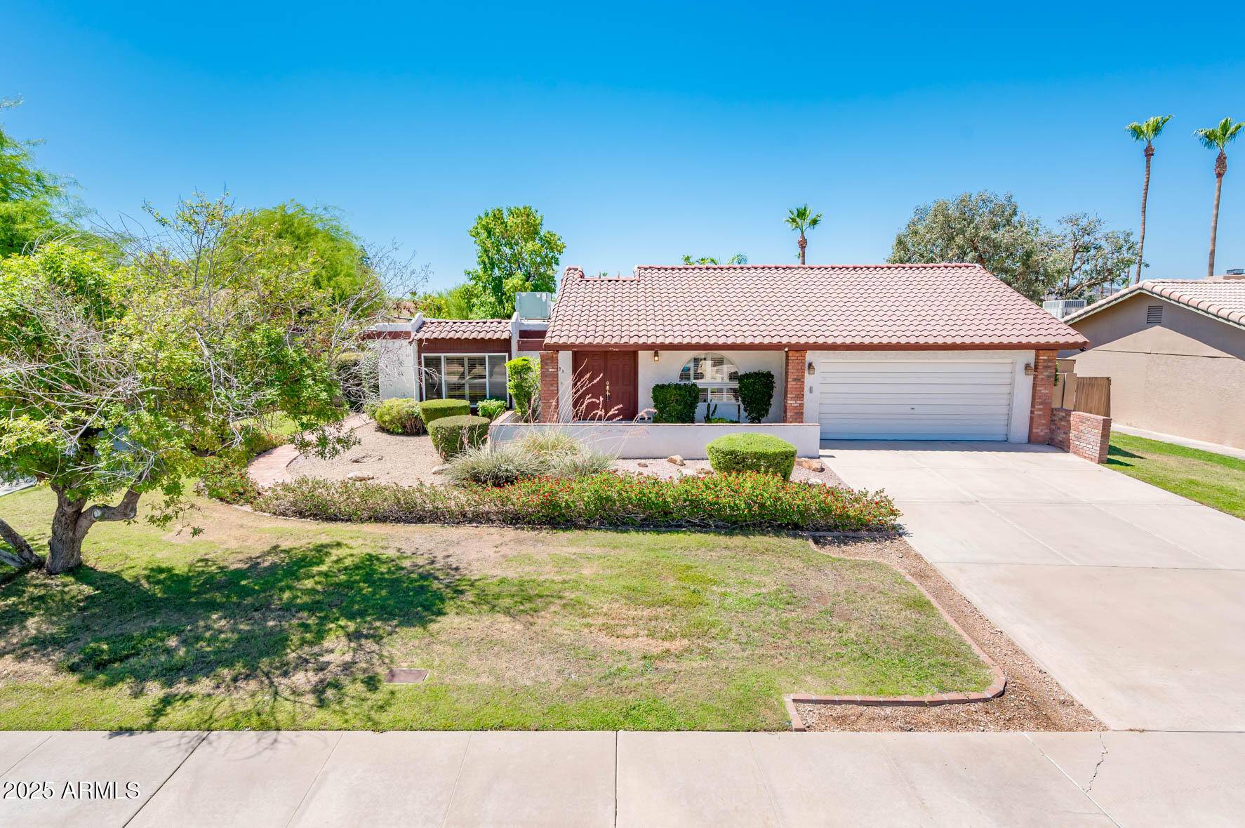 Phoenix, AZ 85022,333 E CARIBBEAN Lane