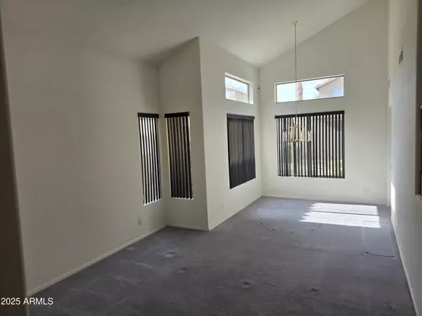 Gilbert, AZ 85233,955 W LAUREL Avenue