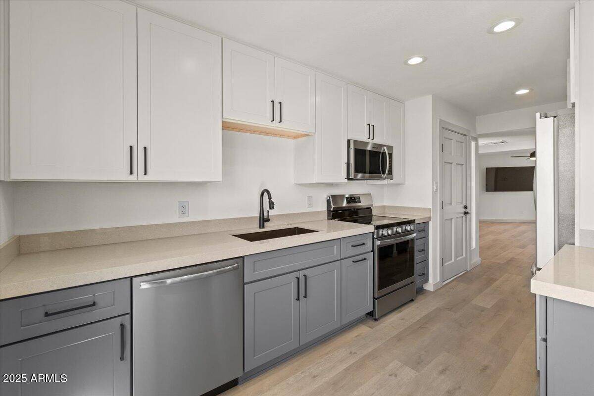 Scottsdale, AZ 85258,9270 E MISSION Lane #211