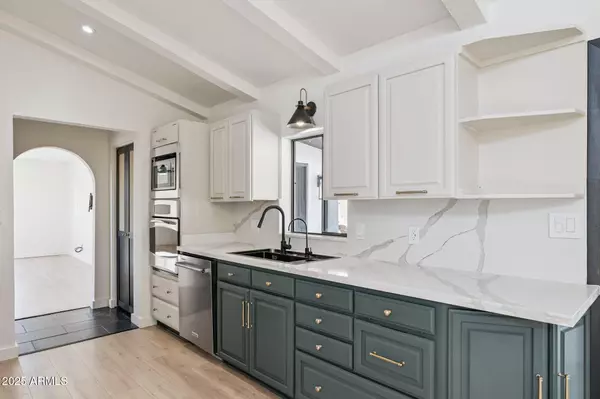 Phoenix, AZ 85023,1028 W INDIAN HILLS Place