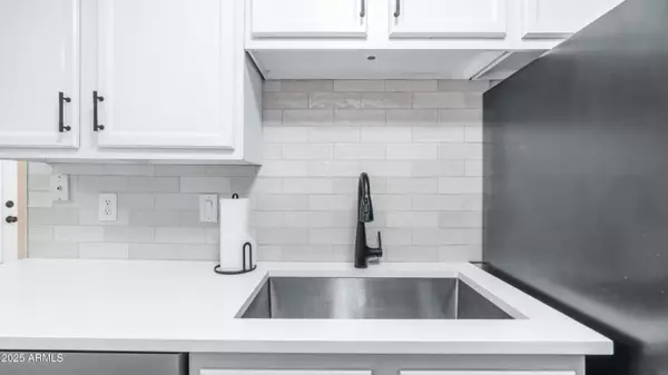 Scottsdale, AZ 85257,2615 N HAYDEN Road #114