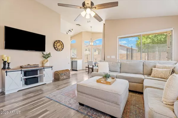 16586 W LATHAM Street, Goodyear, AZ 85338