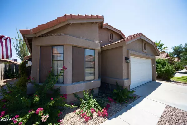 4527 E AMBERWOOD Drive, Phoenix, AZ 85048