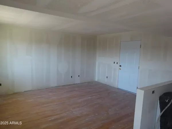 Phoenix, AZ 85020,8838 N 8TH Street #105