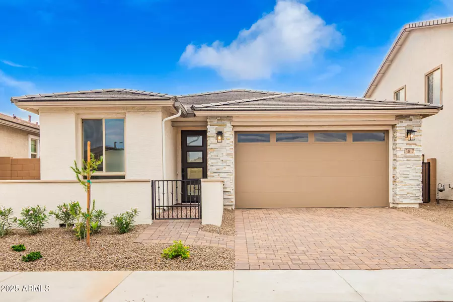 15817 W VOGEL Avenue, Goodyear, AZ 85338