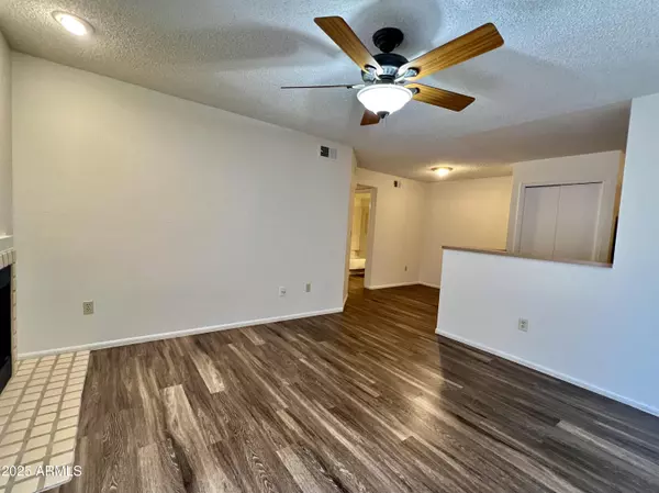 Mesa, AZ 85210,533 W GUADALUPE Road #1040