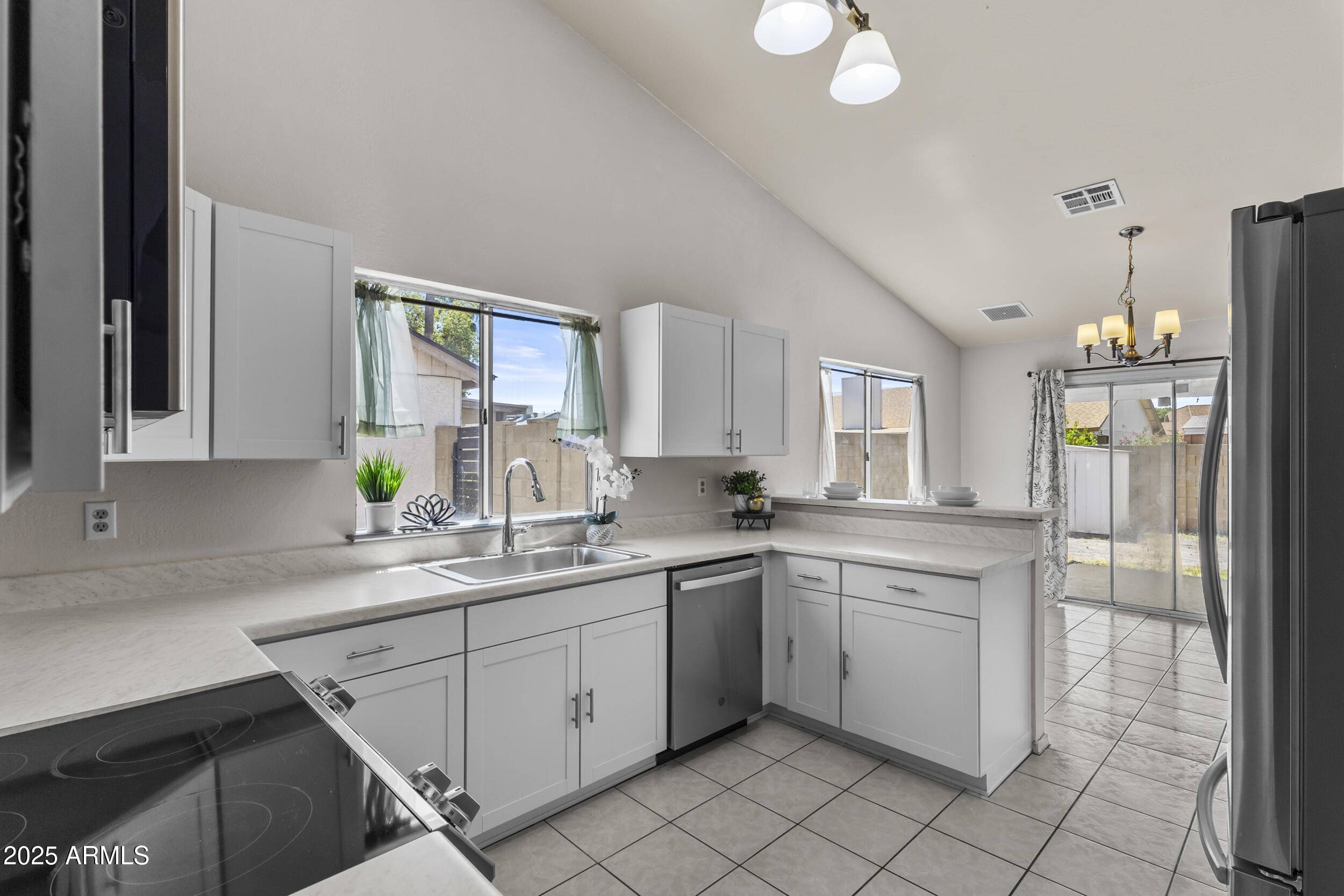 8013 W VERMONT Avenue, Glendale, AZ 85303