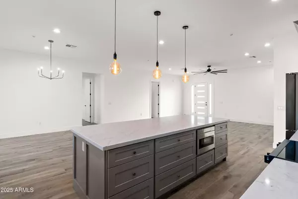 Surprise, AZ 85387,15582 W Jomax Road