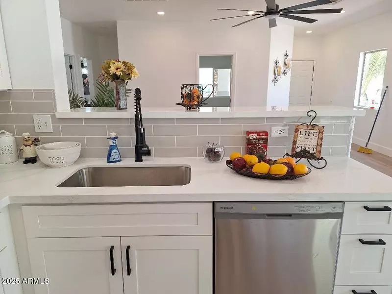 1187 E COWBOY COVE Trail, San Tan Valley, AZ 85143