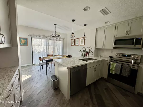 Tempe, AZ 85284,1060 E LOUIS Way