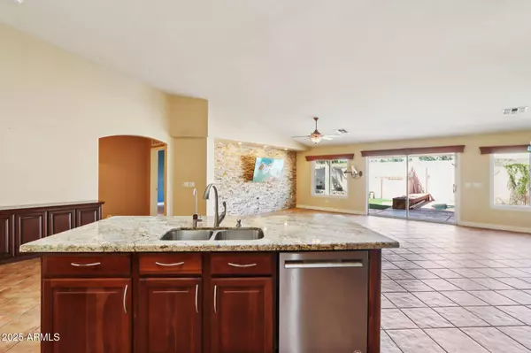 Mesa, AZ 85208,10610 E CAROL Avenue