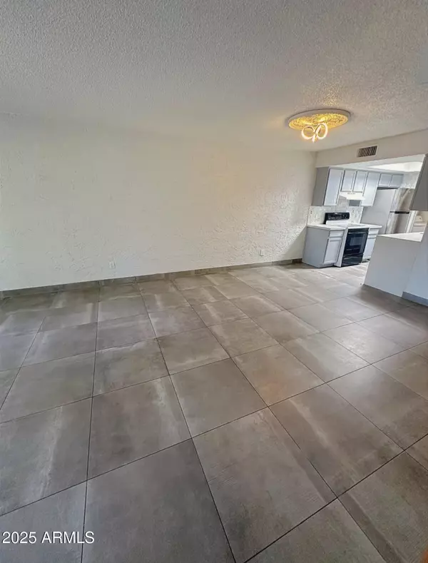 Phoenix, AZ 85029,11036 N 28TH Drive #111