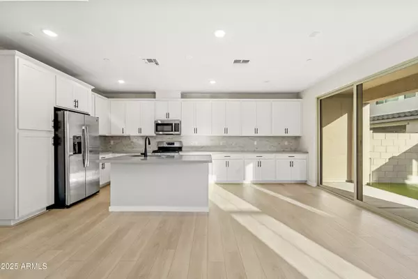 679 E FURNESS Drive #101, Gilbert, AZ 85297