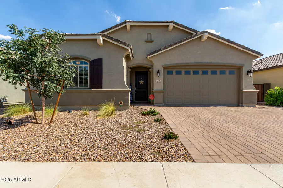 2857 W SANTA FE Drive, San Tan Valley, AZ 85144