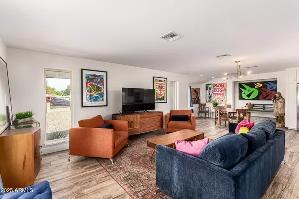 Phoenix, AZ 85013,1102 W BETHANY HOME Road