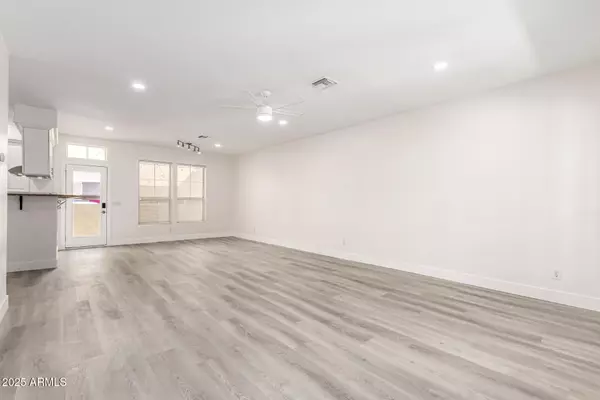 Tempe, AZ 85281,942 S ASH Avenue #103