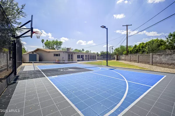 Phoenix, AZ 85013,720 W ROSE Lane