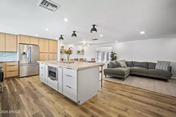 Phoenix, AZ 85013,720 W ROSE Lane