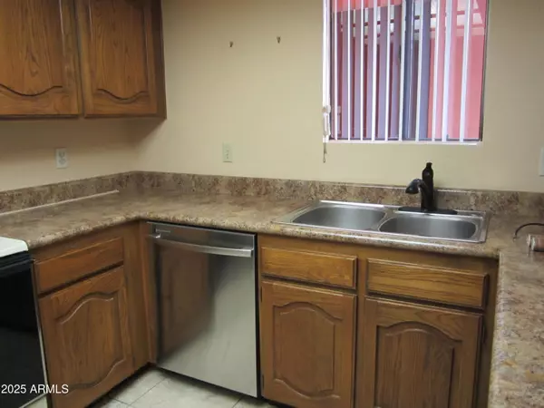 Phoenix, AZ 85032,12212 N PARADISE VILLAGE Parkway S #208