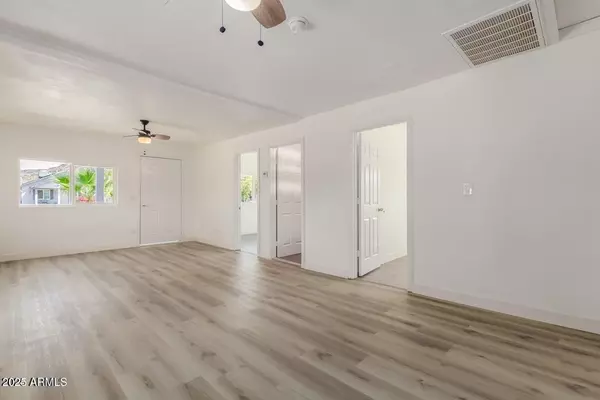 Phoenix, AZ 85020,9028 N 10th Street