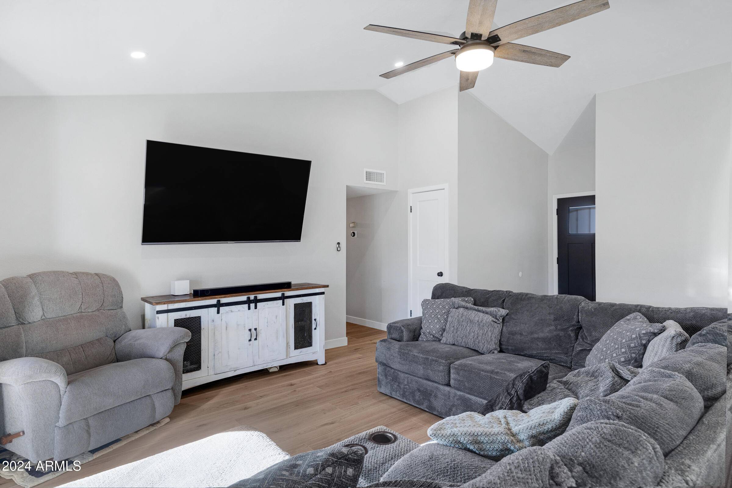Phoenix, AZ 85027,309 W ROSS Avenue