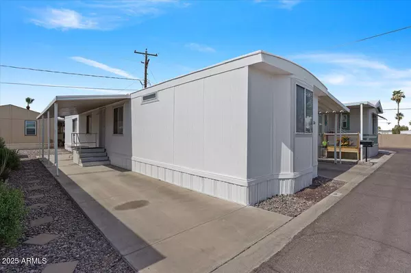 Mesa, AZ 85201,2121 N Center Street #184