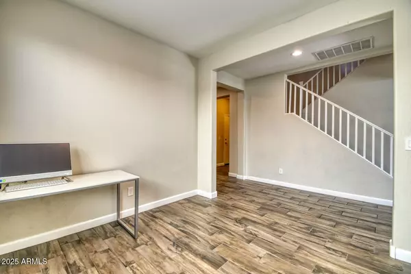Phoenix, AZ 85042,2721 E DUNBAR Drive