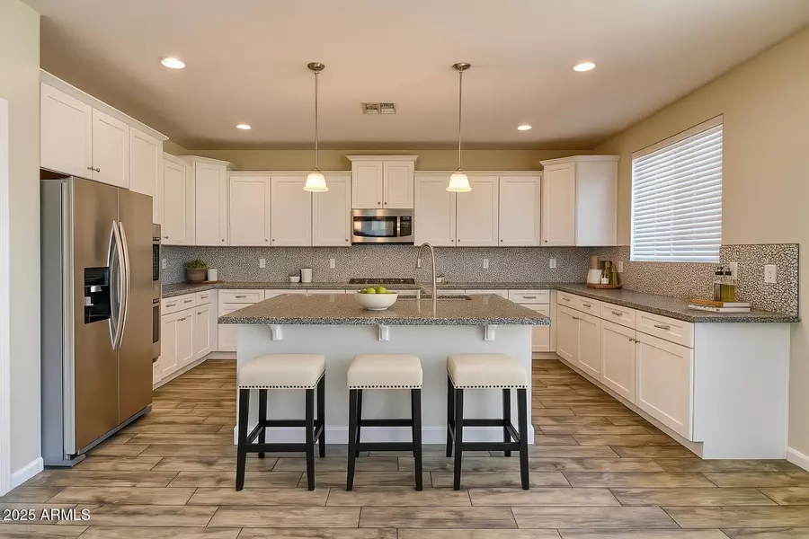 2721 E DUNBAR Drive, Phoenix, AZ 85042