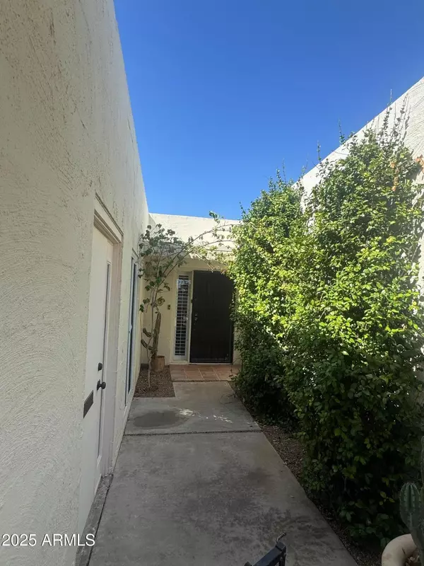 Tempe, AZ 85282,1023 E LAGUNA Drive