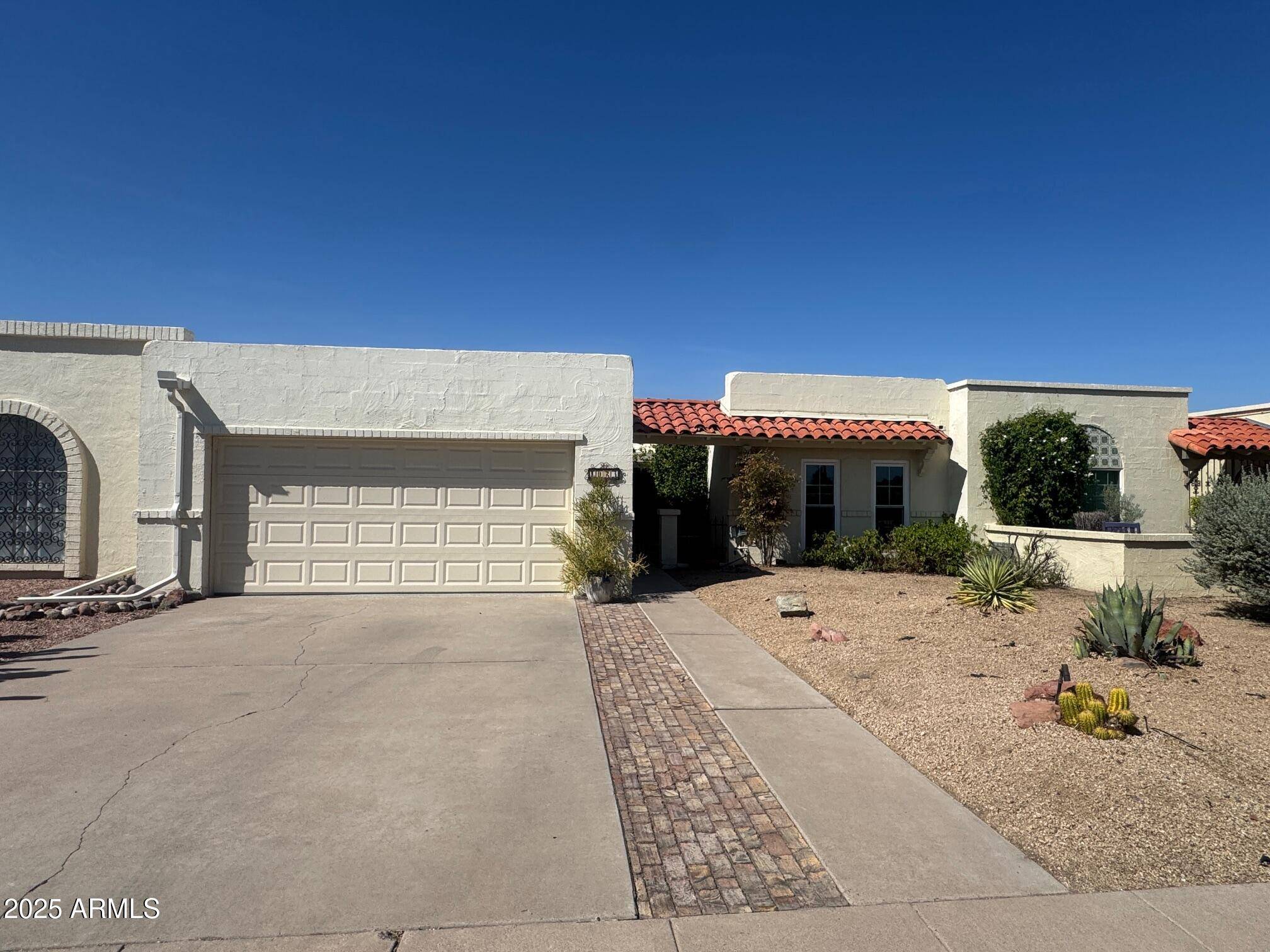 1023 E LAGUNA Drive, Tempe, AZ 85282