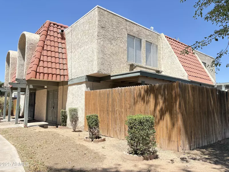 5944 W GOLDEN Lane, Glendale, AZ 85302