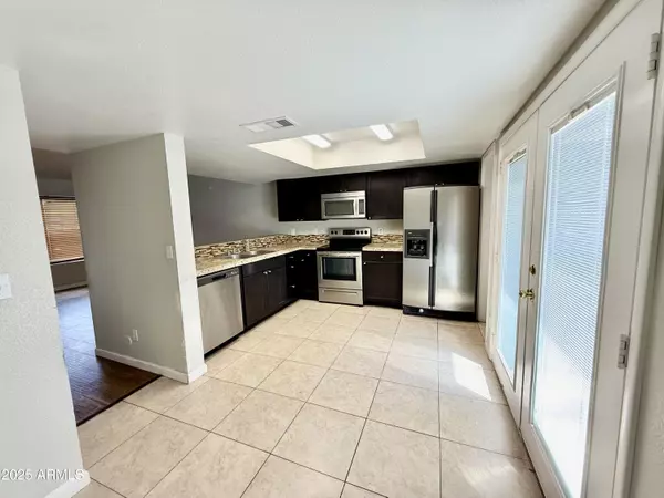 Phoenix, AZ 85024,19601 N 7TH Street #1030