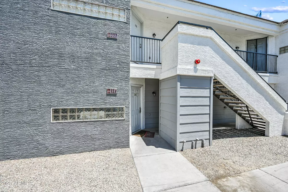 Phoenix, AZ 85033,3065 N 67TH Avenue #127