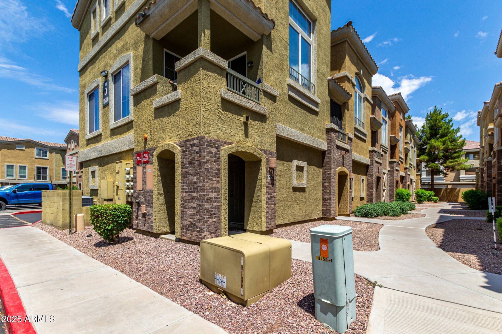 Phoenix, AZ 85032,18250 N CAVE CREEK Road N #126