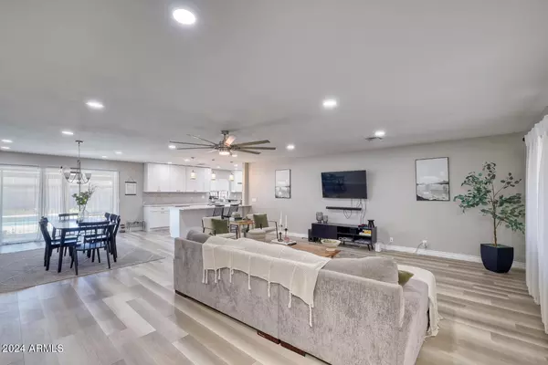 Tempe, AZ 85282,3305 S HOLBROOK Lane
