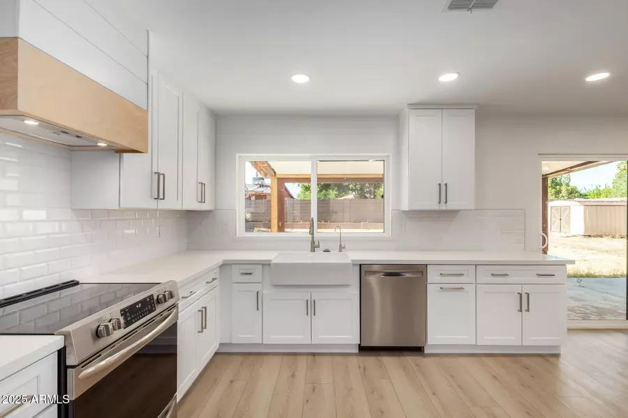 5038 E WINCHCOMB Drive, Scottsdale, AZ 85254