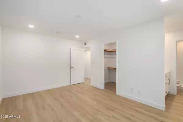 Scottsdale, AZ 85254,5038 E WINCHCOMB Drive