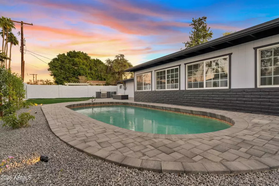 1302 W Golden Lane, Phoenix, AZ 85021