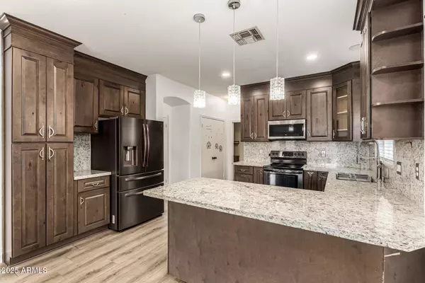 8769 W SHAW BUTTE Drive, Peoria, AZ 85345