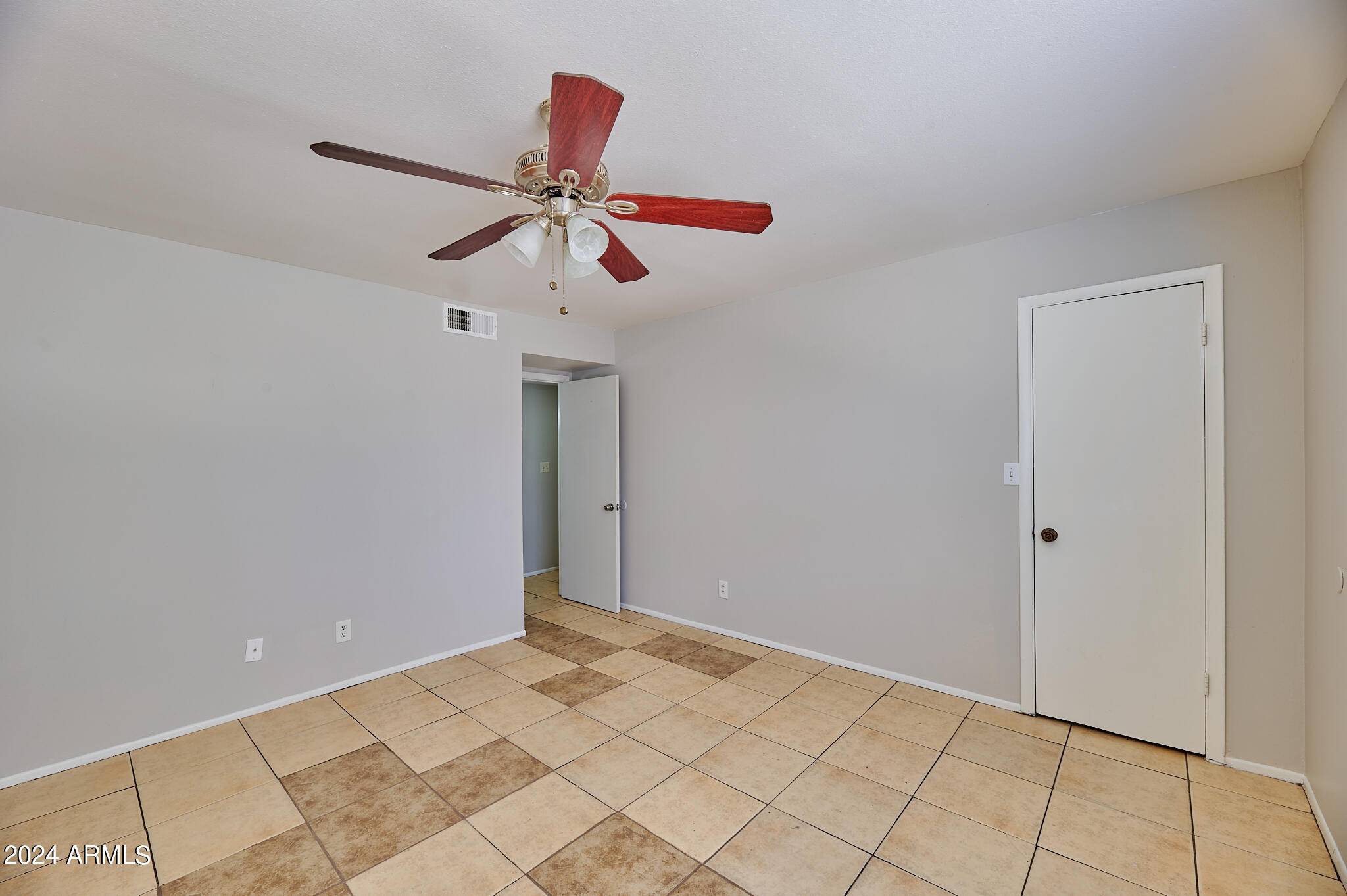 Phoenix, AZ 85021,7126 N 19TH Avenue #142