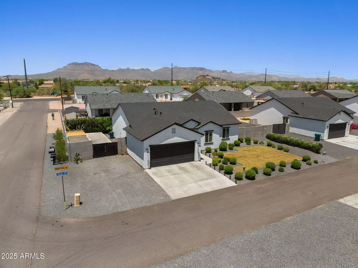 Apache Junction, AZ 85120,10534 E Butte Street