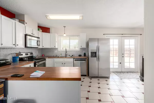 Apache Junction, AZ 85120,261 W 21ST Avenue