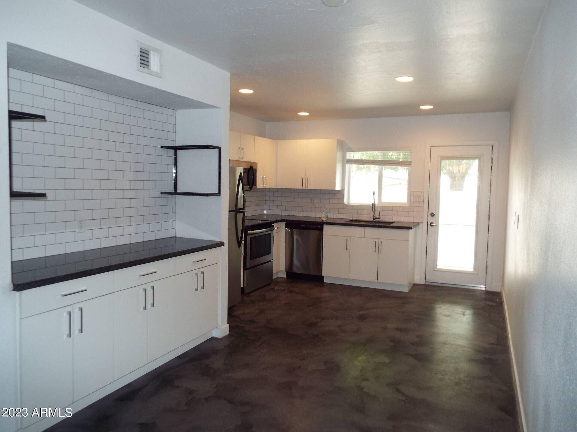 Phoenix, AZ 85013,774 W COOLIDGE Street #2