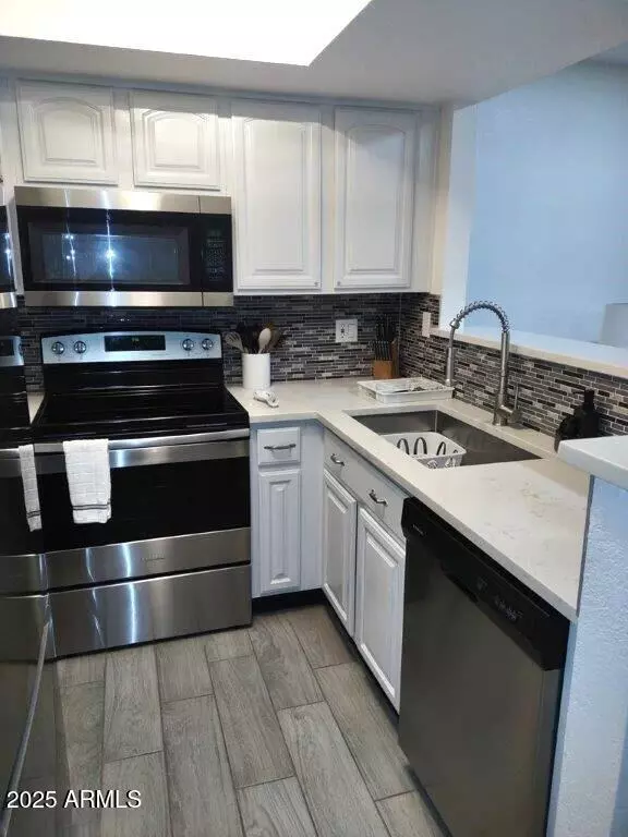 Phoenix, AZ 85053,3601 W TIERRA BUENA Lane #111