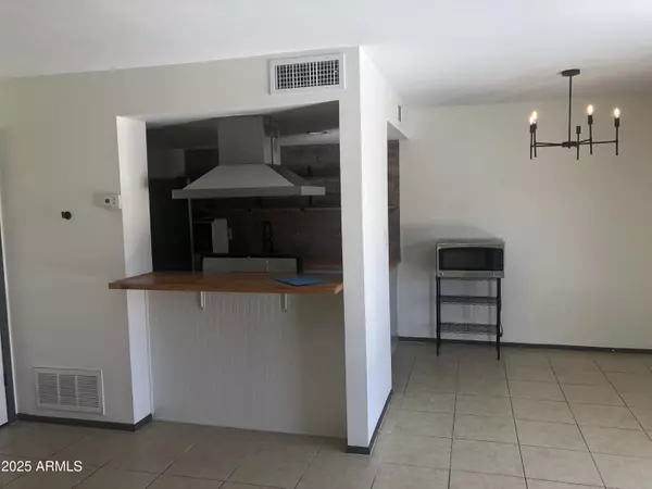 Phoenix, AZ 85040,4462 E PUEBLO Avenue