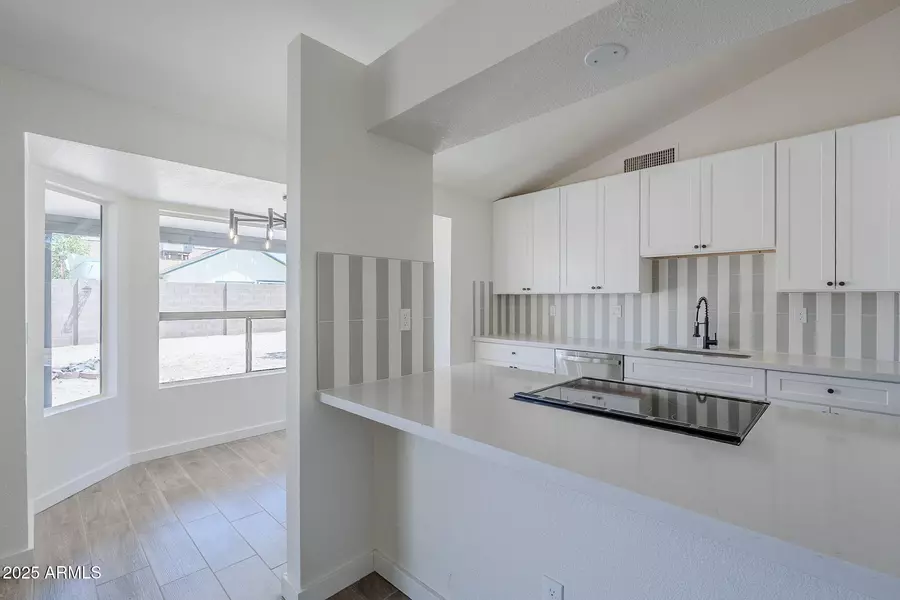 402 W ROSEMONTE Drive, Phoenix, AZ 85027