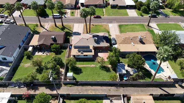 Phoenix, AZ 85014,826 E LAMAR Road