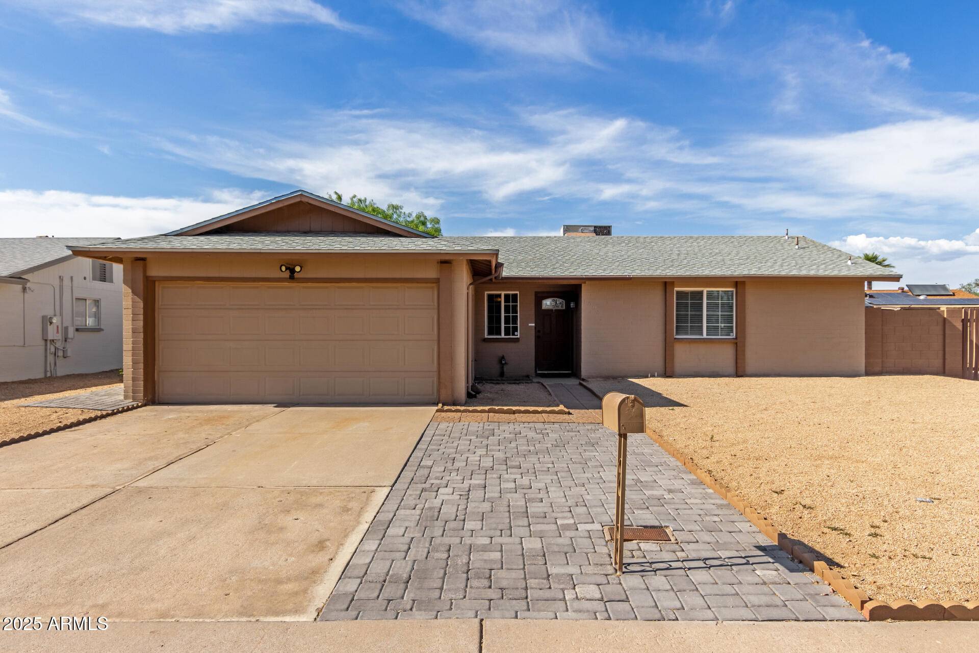 1002 W VILLA RITA Drive, Phoenix, AZ 85023
