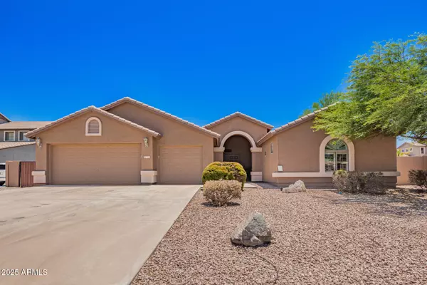 175 E PASO FINO Way, San Tan Valley, AZ 85143