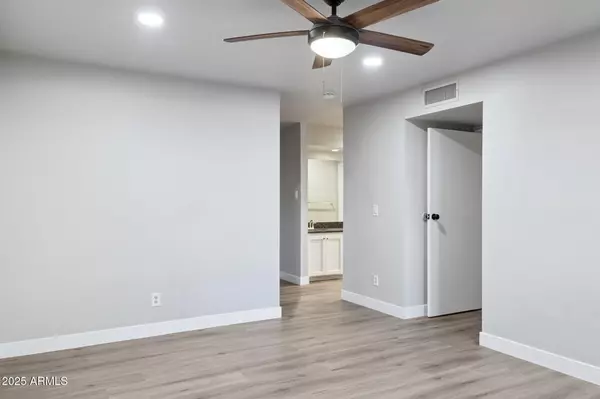 Scottsdale, AZ 85250,7950 E STARLIGHT Way #131